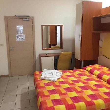 Hotel New Happy Rimini Dış mekan fotoğraf