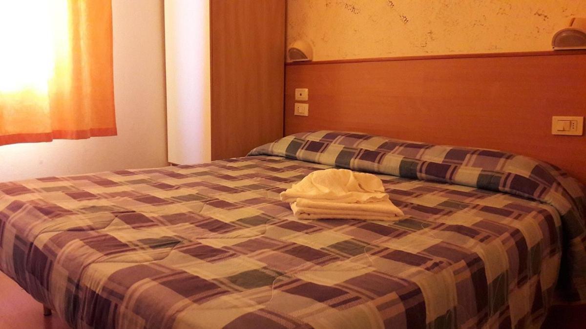 Hotel New Happy Rimini Dış mekan fotoğraf
